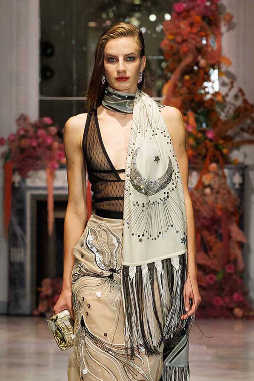 Spring 2025 Look 23 black bodice