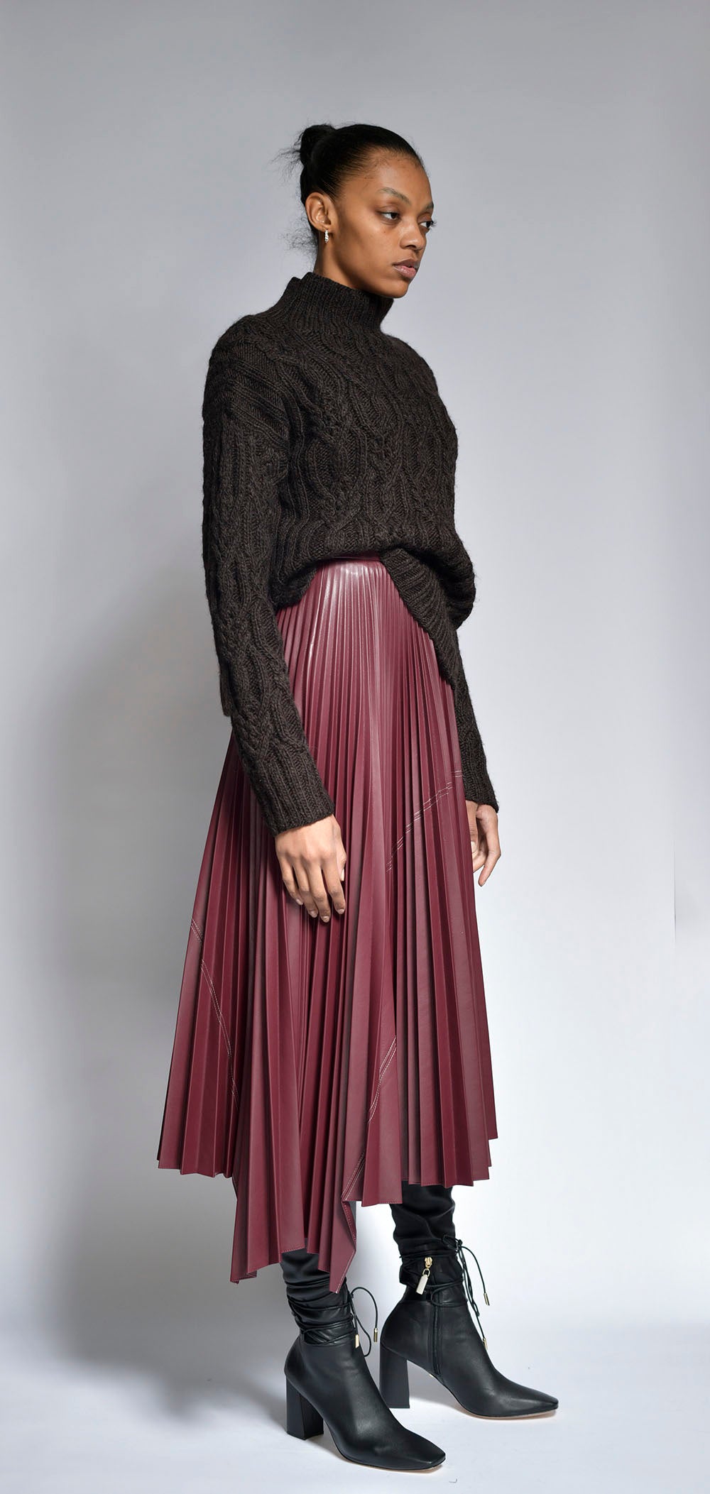 Leather pleated hotsell midi skirt outfit